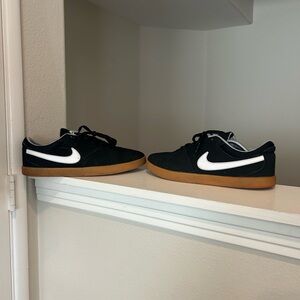 Nike SB Rabona Low Black Gum Bottom 553694-013 Mens US Size 13 Sneaker Shoes